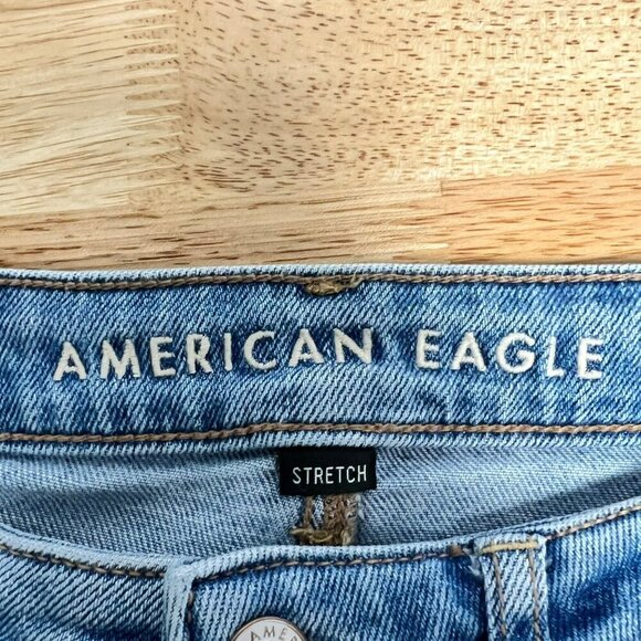 American Eagle Womens Distressed Mom Jeans Mid Rise Size 6 - Picture 8 of 10